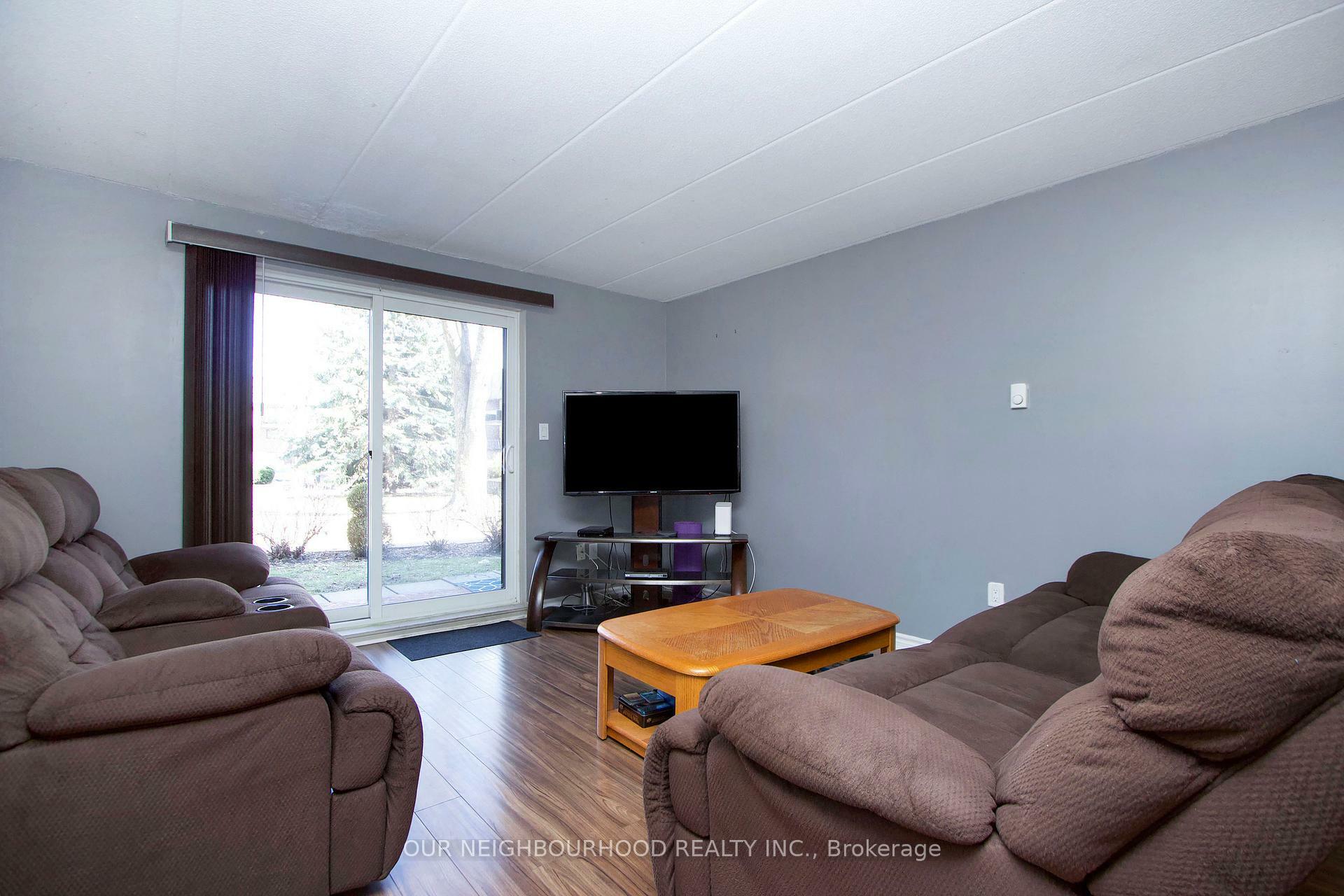 Property Photo: 43 Taunton Road E 17 ON L1G 3T6