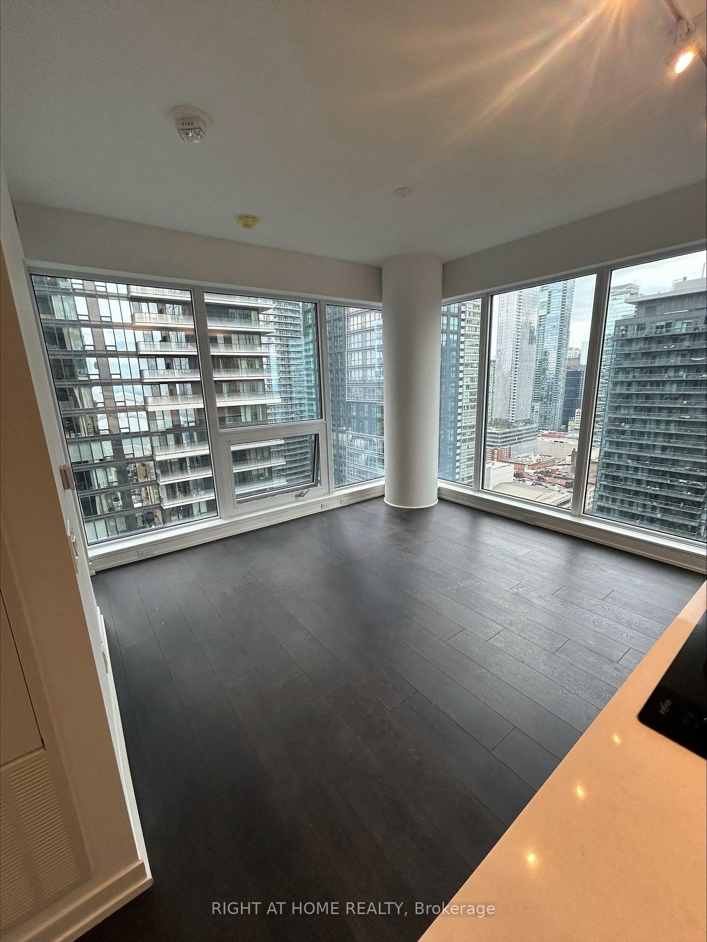 Property Photo: 55 Mercer Street 3209 ON M5V 1H2