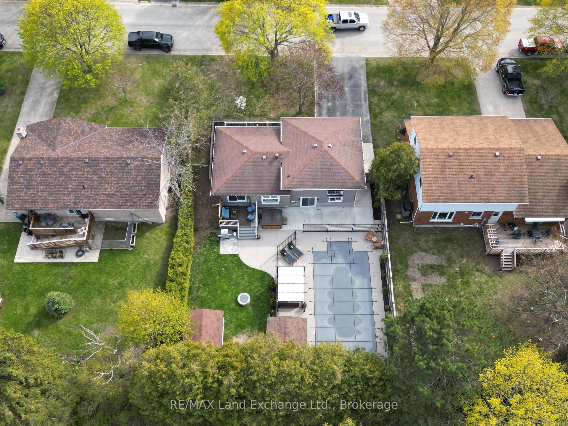 Property Photo: 6 Deborah Drive ON N2Z 2M5