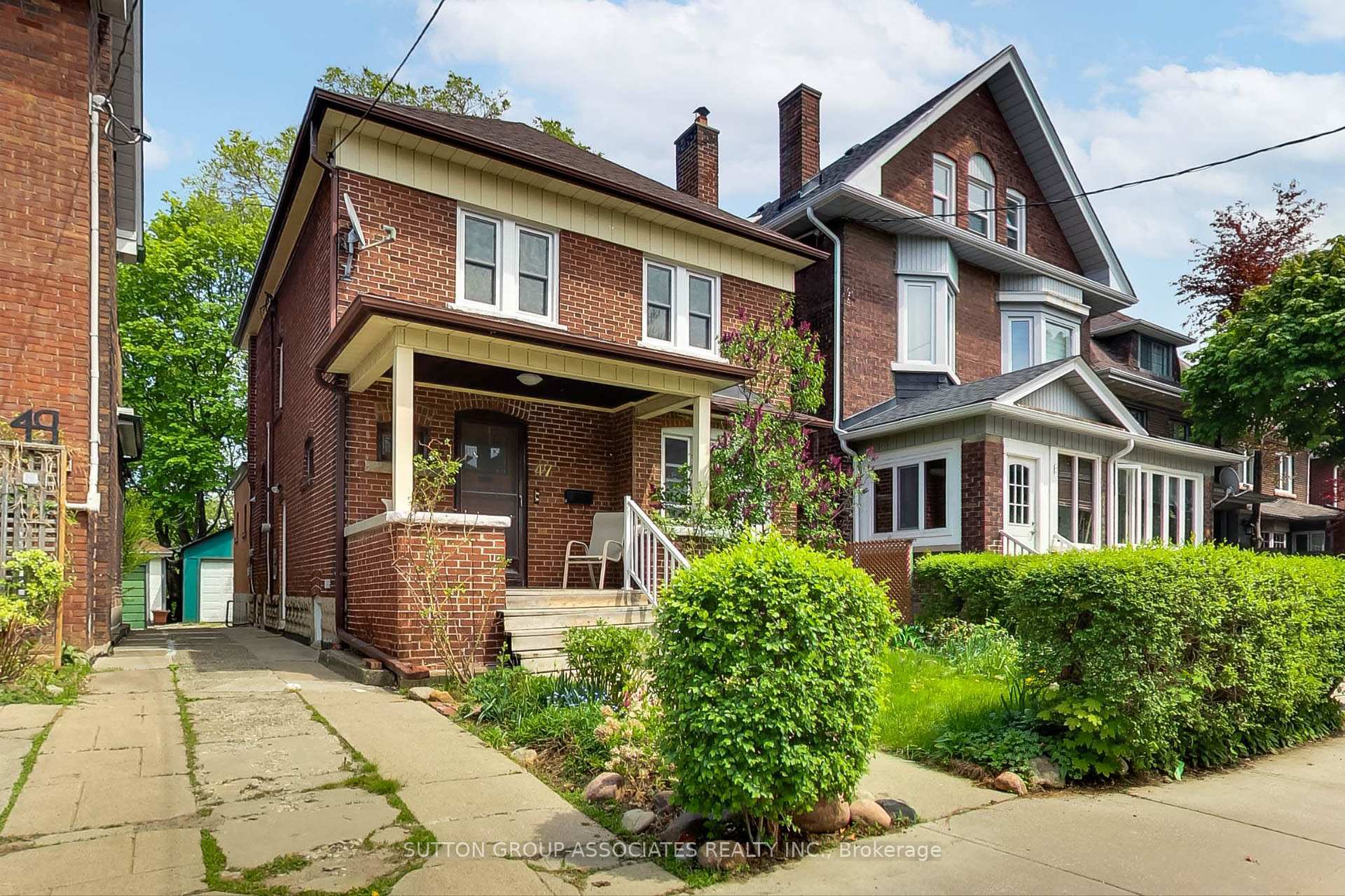 Photo de la propriété: 47 Robina Avenue ON M6C 3Y5
