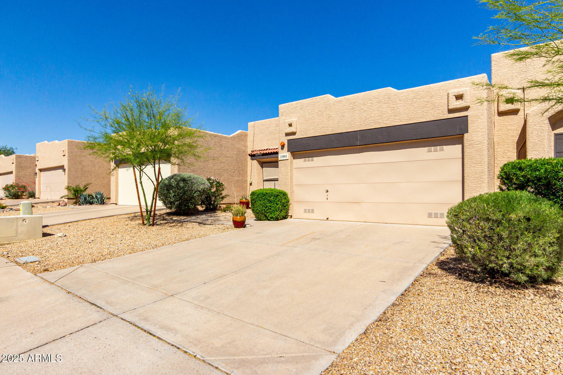 Property Photo: 10863 N 117th Place AZ 85259