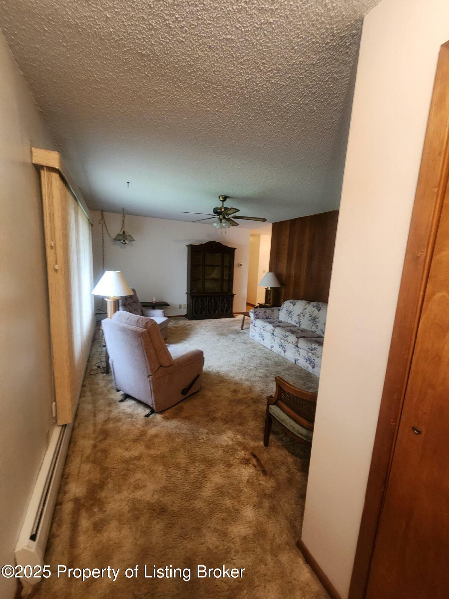 Property Photo: 522 6th Avenue NE ND 58545