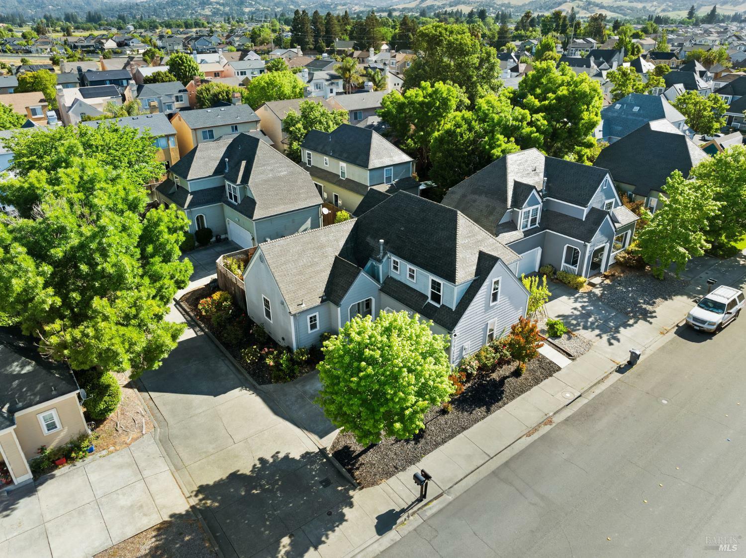 Property Photo: 2433 Penbrooke Avenue CA 95403