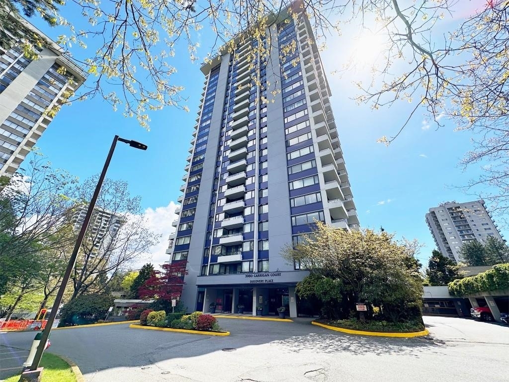 Property Photo: 3980 Carrigan Court 404 BC V3N 4S6