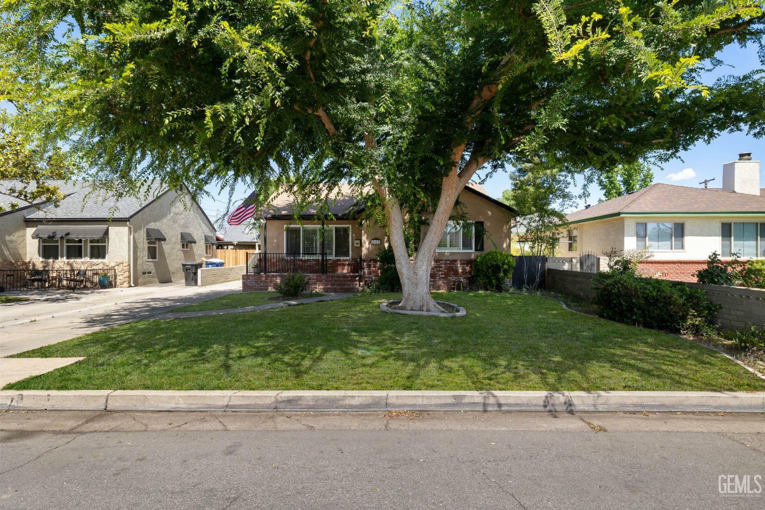 Property Photo: 2613 Spruce Street CA 93301