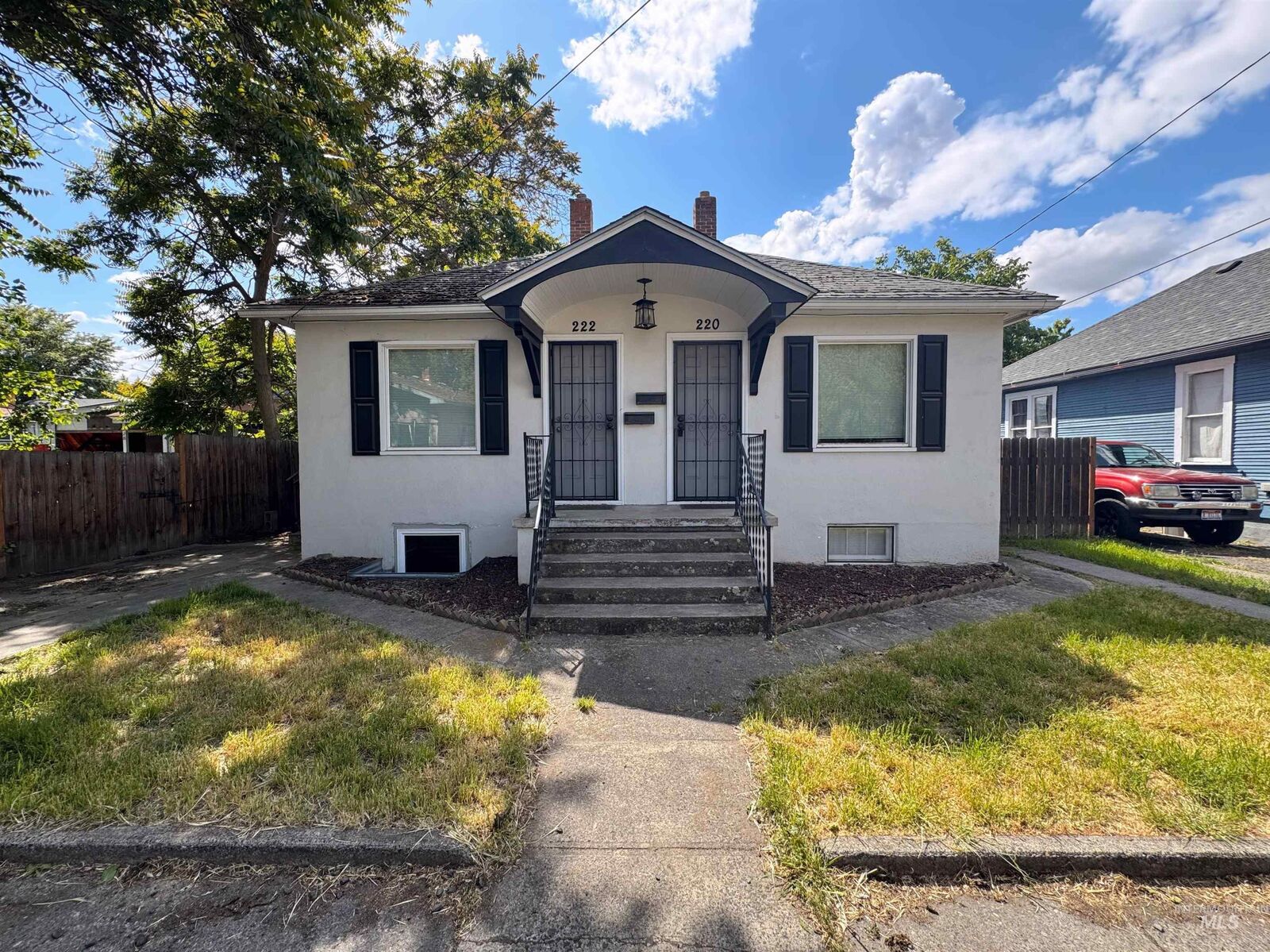 Property Photo:  220-222 Glass Way  ID 83501 