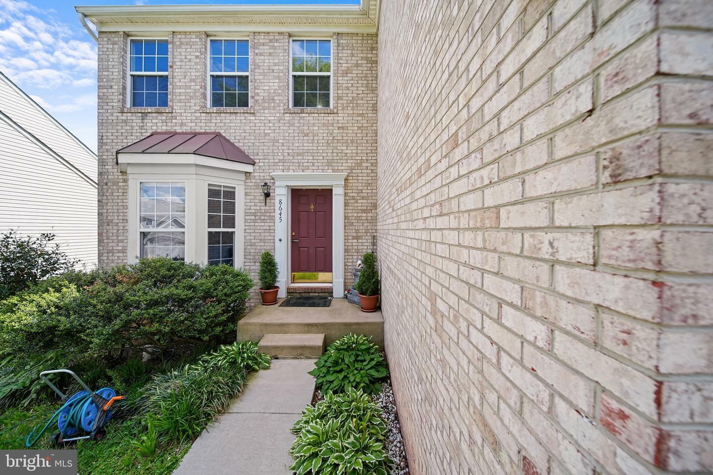 Property Photo:  8645 Huddersfield Way  VA 20136 