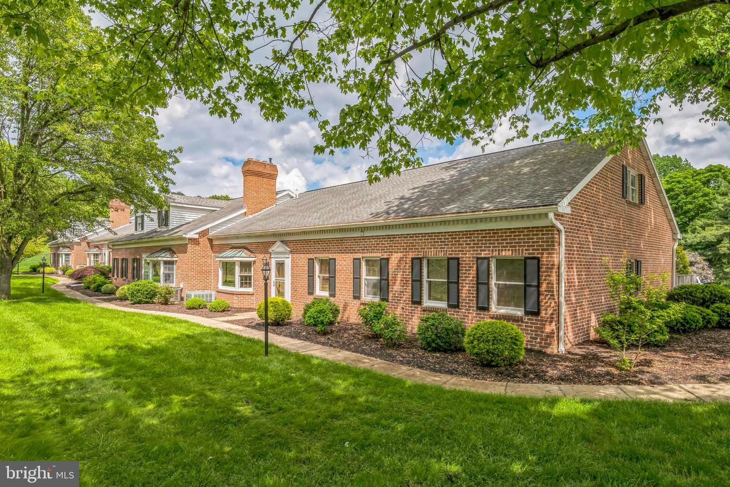 Property Photo: 2026 Wyntre Brooke Drive 2026 PA 17403
