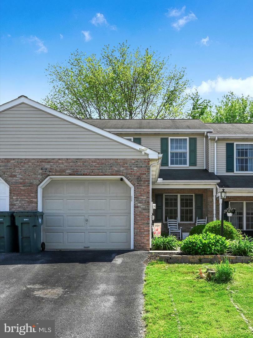 Property Photo:  43 Evans Drive  PA 17566 