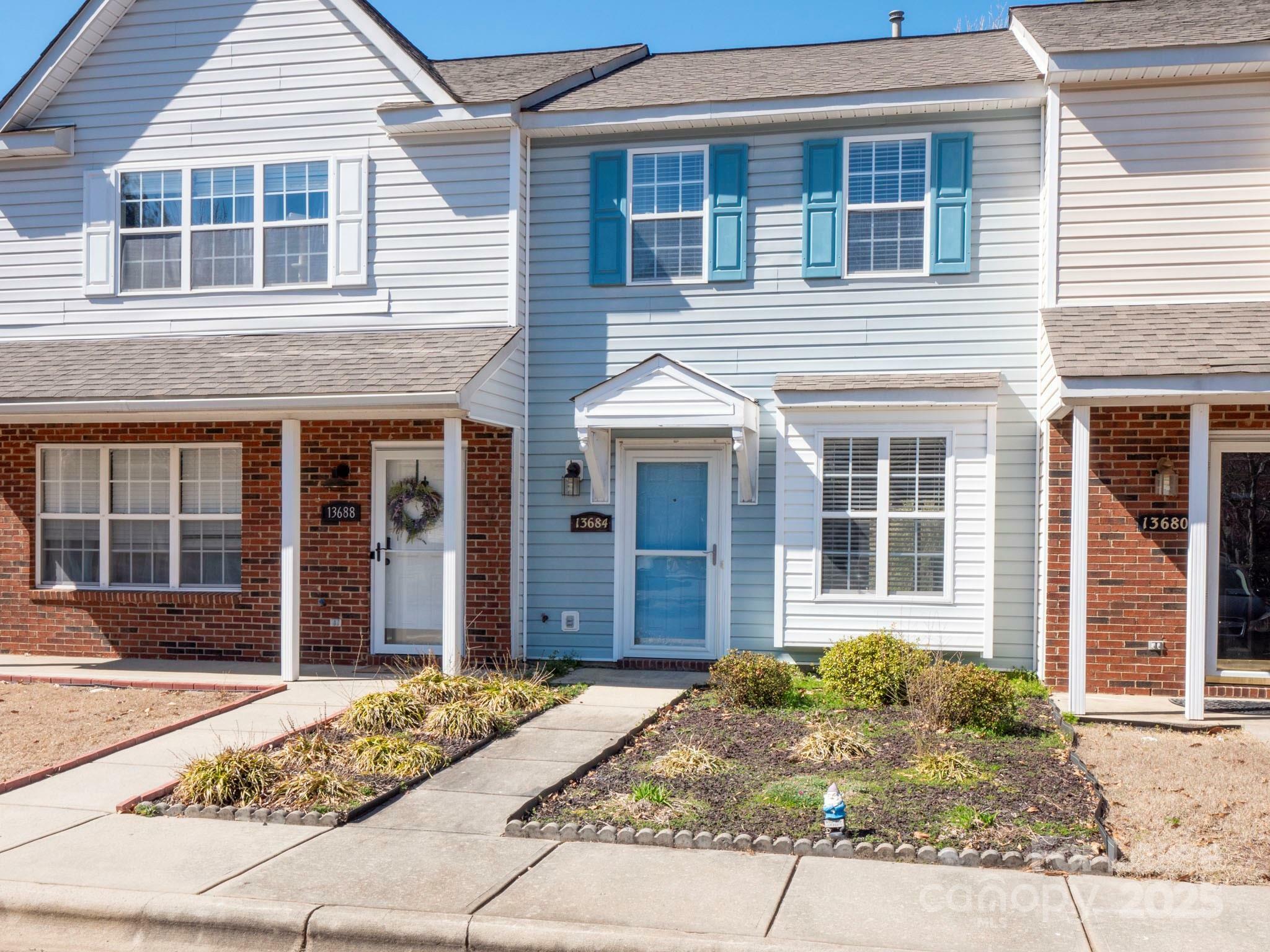 Property Photo: 13684 Meade Glen Court NC 28273