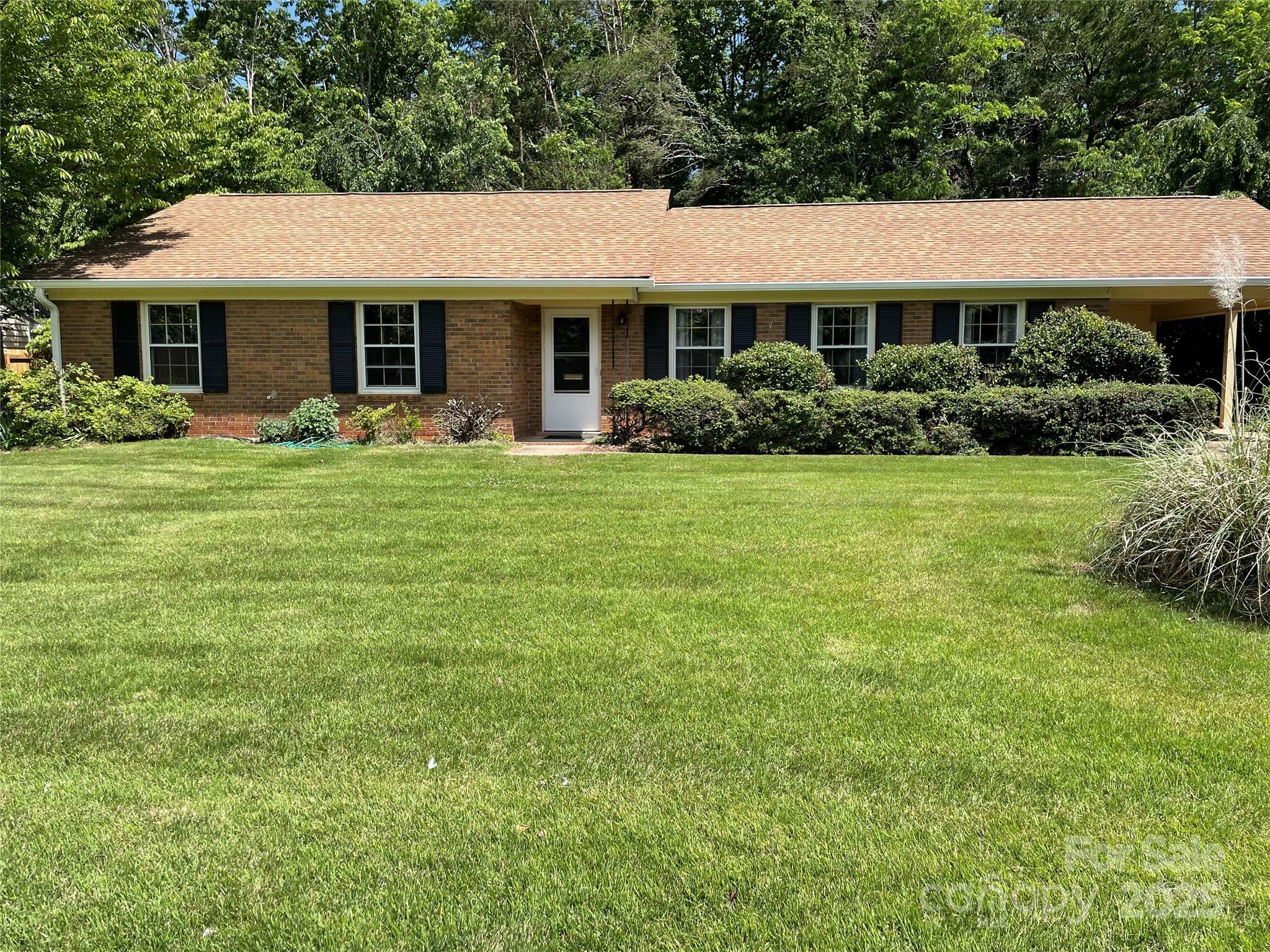 Property Photo: 424 Creekside Drive NC 28804