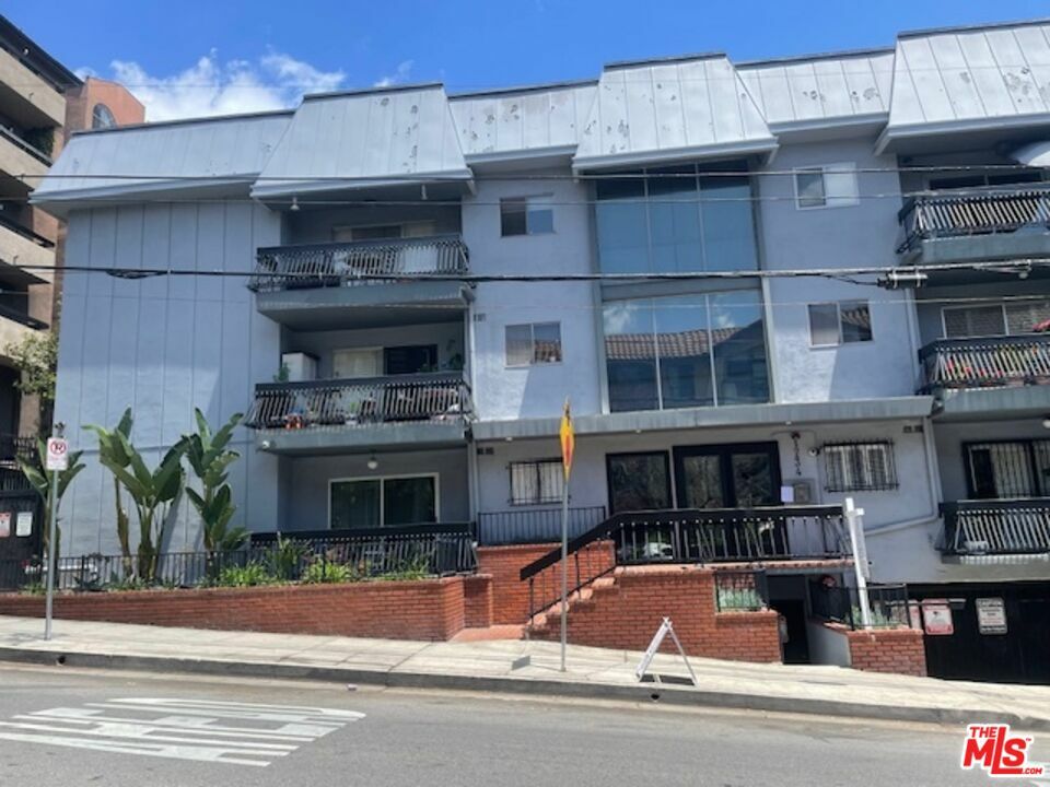 Property Photo:  1734 N Fuller Ave  CA 90046 