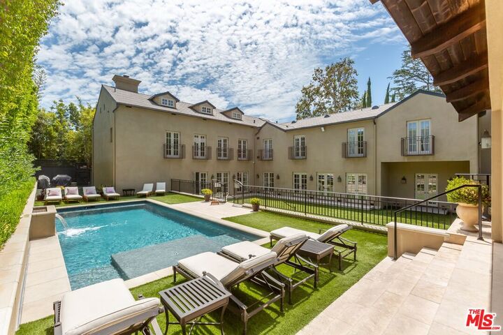 Property Photo:  400 S Hudson Ave  CA 90020 