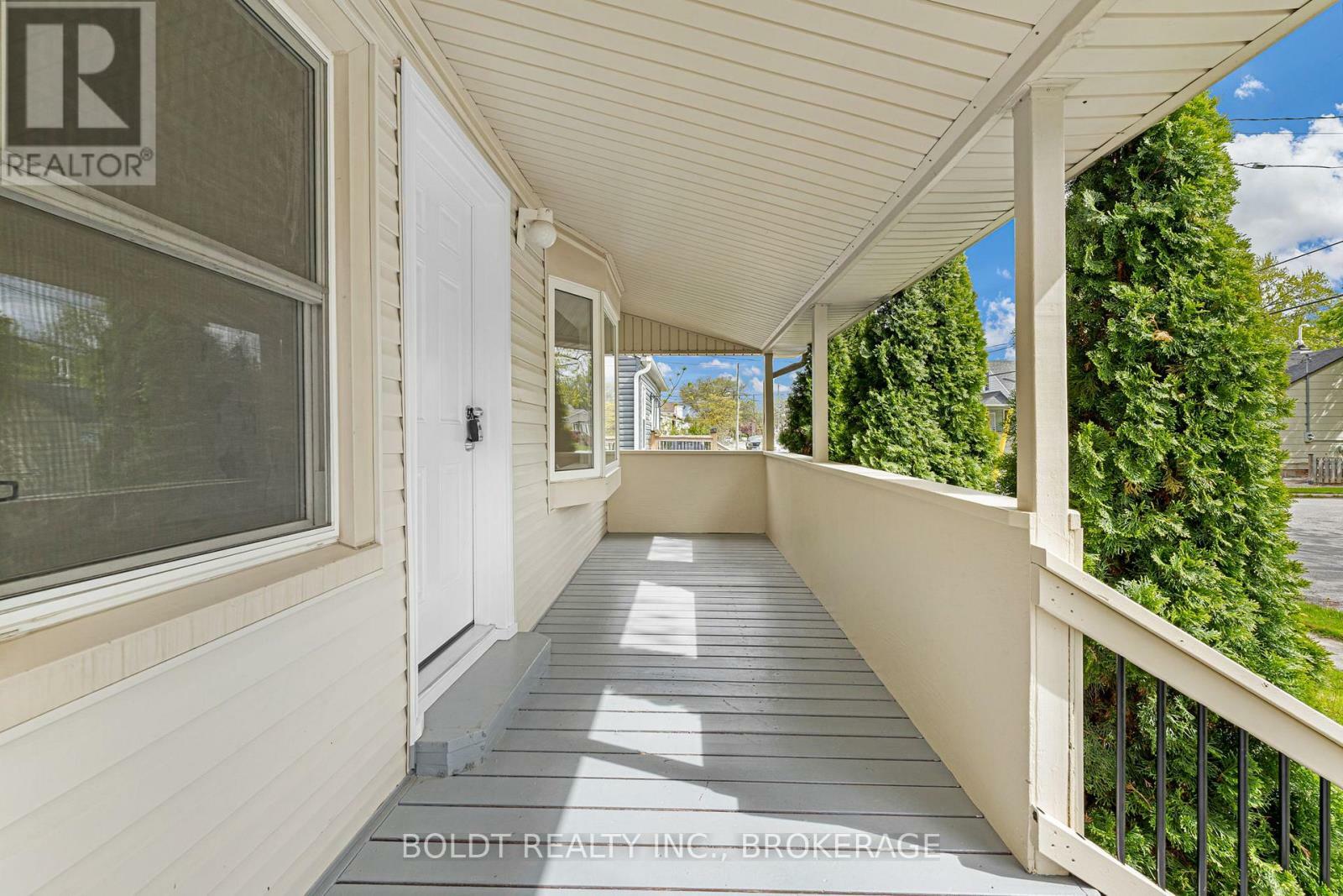Property Photo: 29 Parkview Road ON L2M 5R8