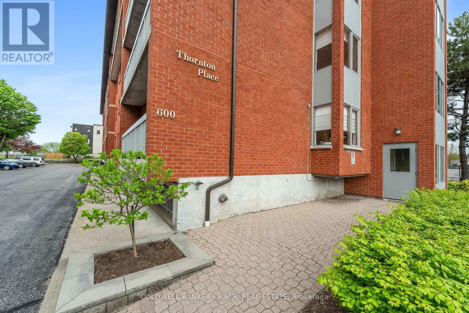Property Photo: 600 Thornton Road North Ph2 ON L1J 6T6