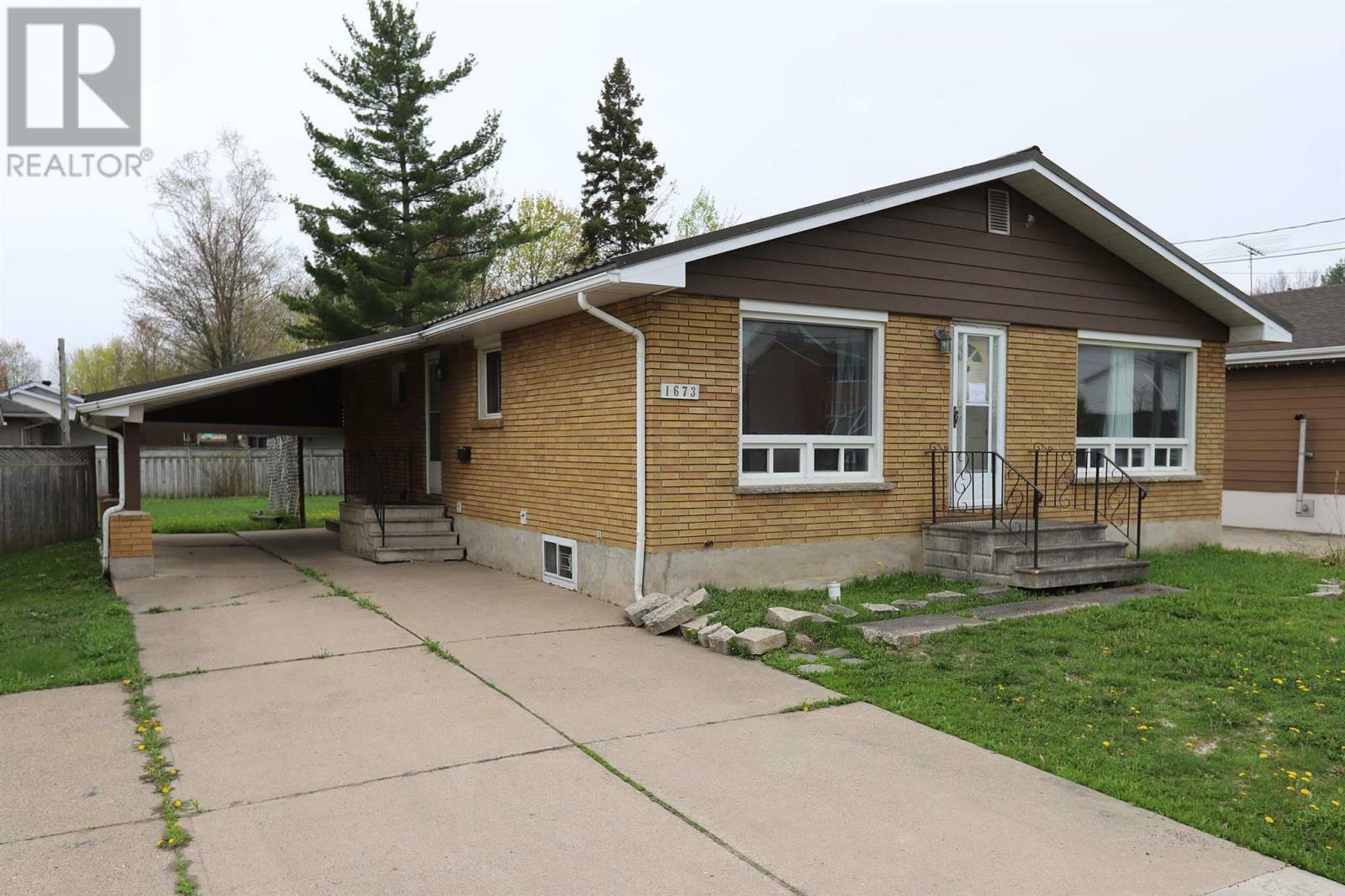 Property Photo: 1673 Wellington St E ON P6A 2S1