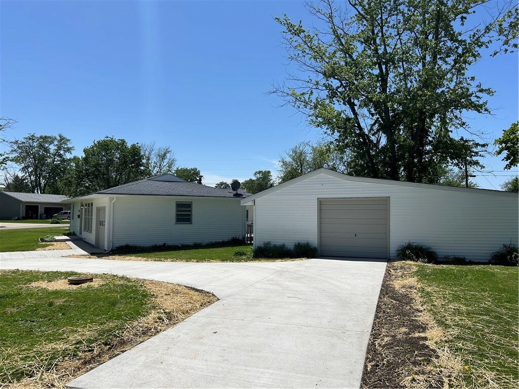 Property Photo: 3185 Wheatland Road IL 62521