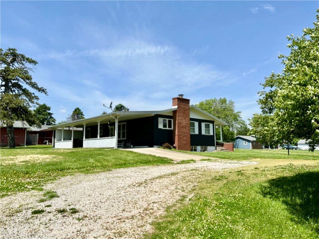 Property Photo: 665 E North Street IL 62573
