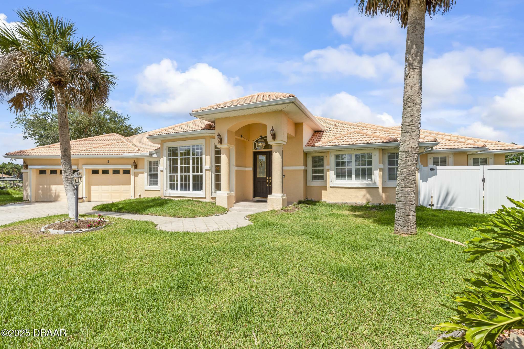 Property Photo:  8 Cayuse Court  FL 32137 