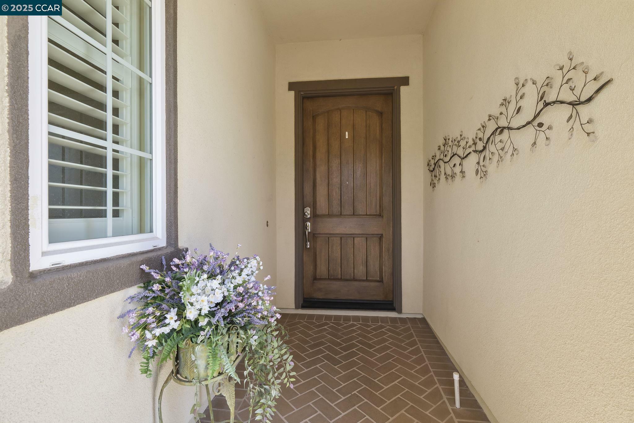 Property Photo: 1720 Chardonnay Ln CA 94513