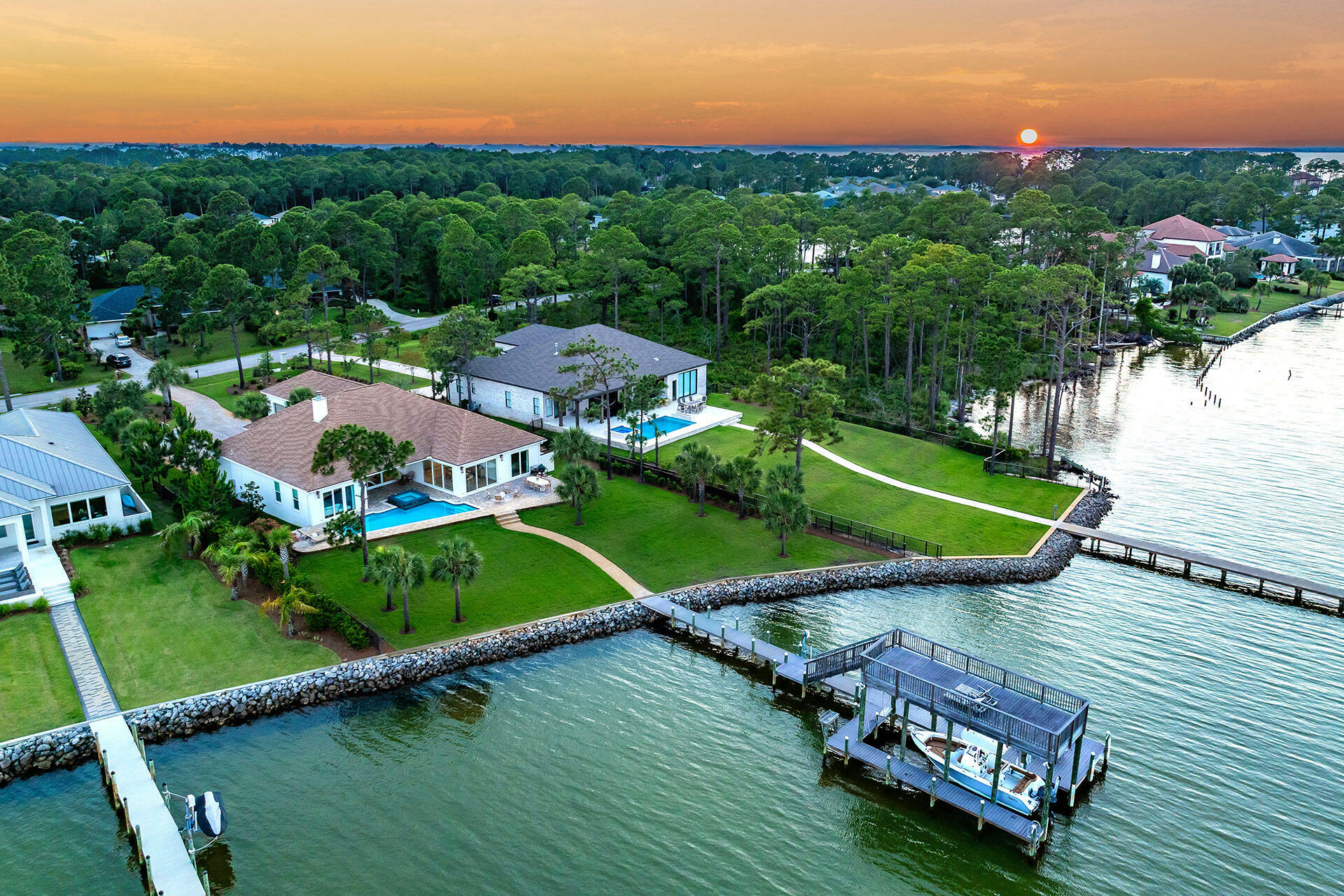 Property Photo: 1341 Driftwood Point Road FL 32459