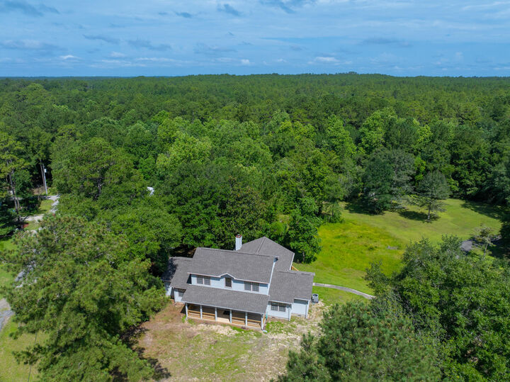 Property Photo: 5882 Willow Lane FL 32539