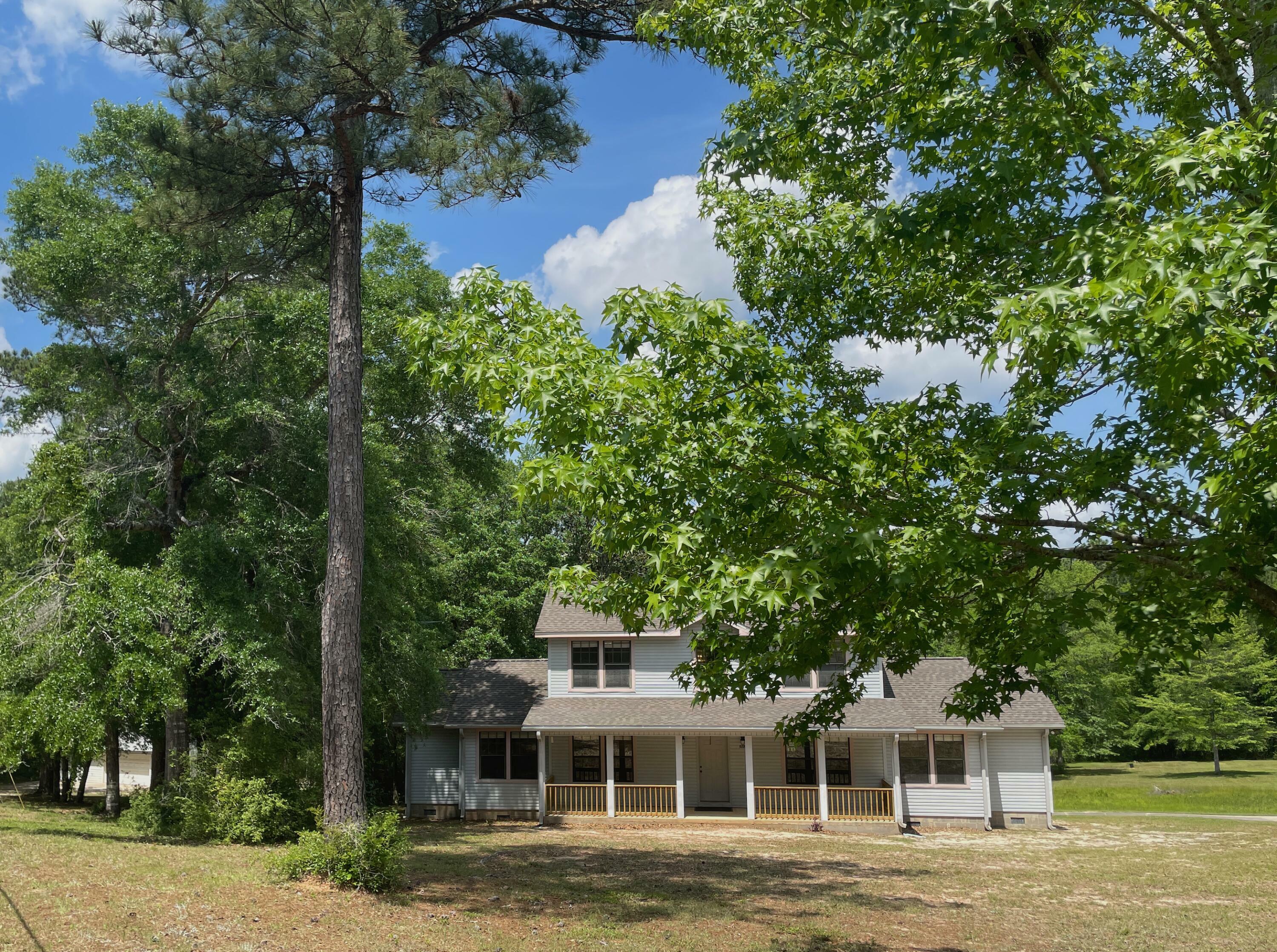 Property Photo: 5882 Willow Lane FL 32539