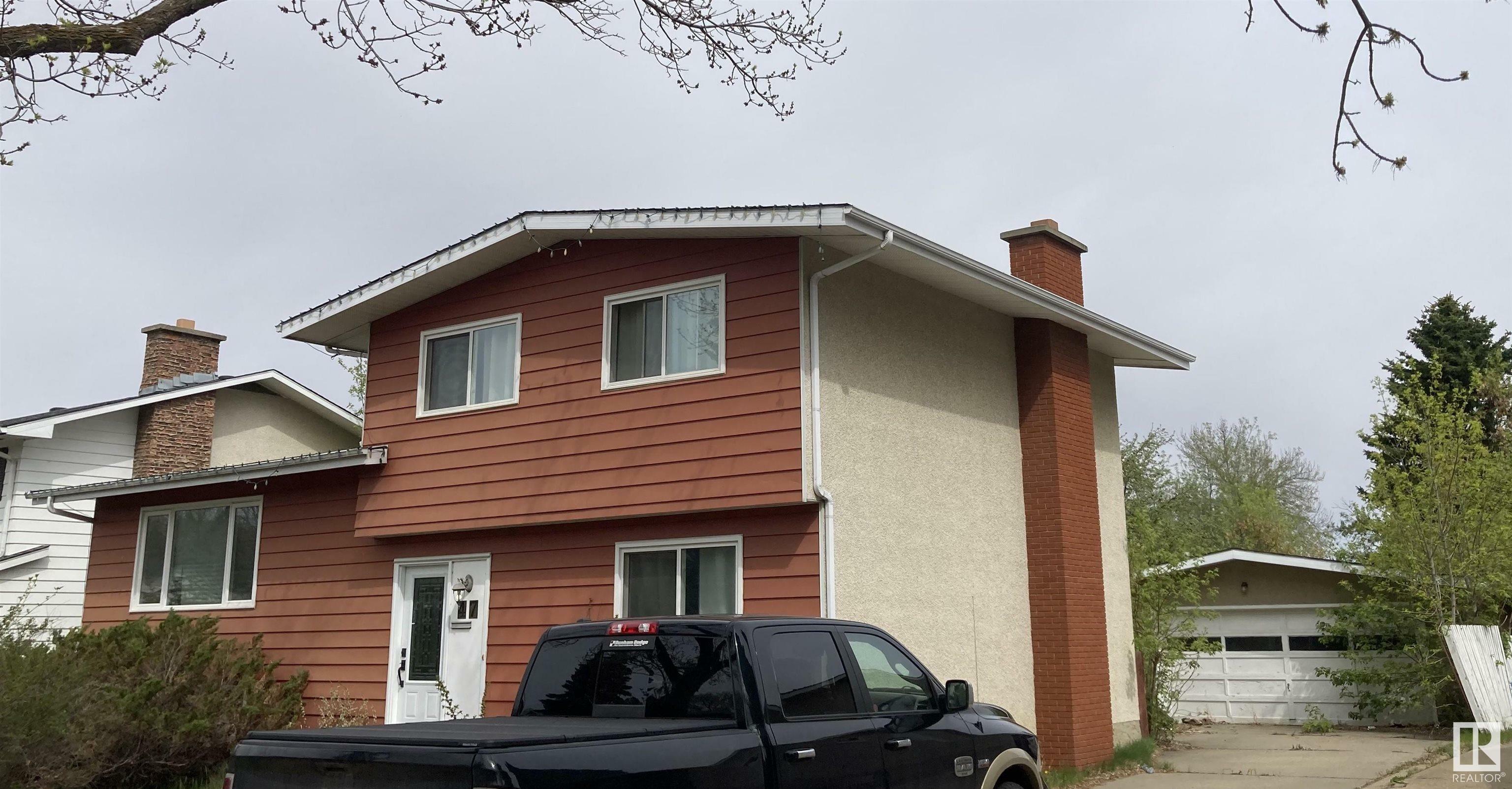 Property Photo: 47 Manor Drive AB T8A 0P9