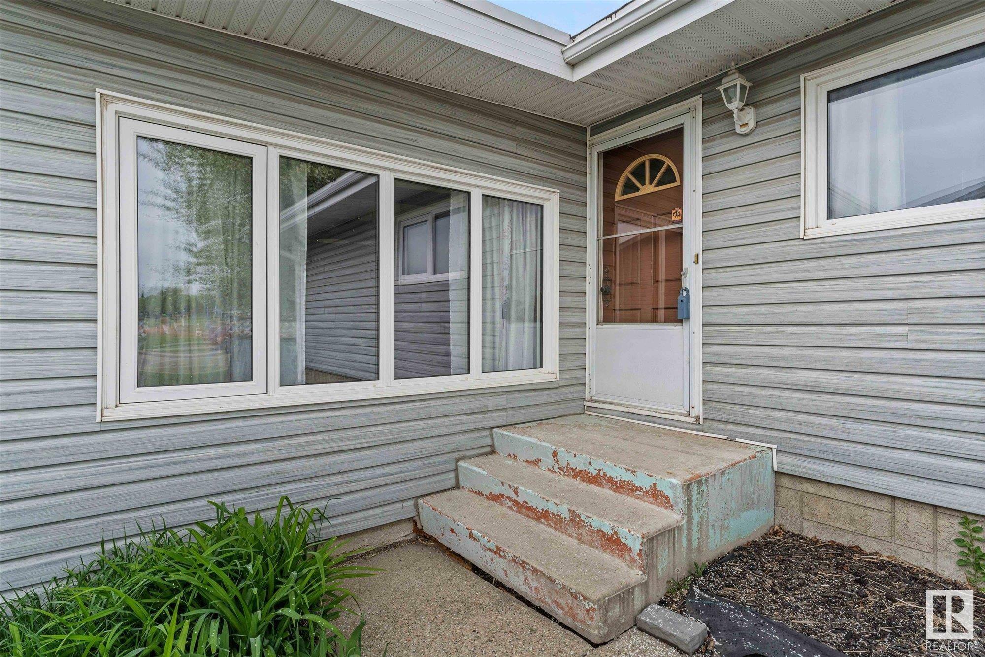 Property Photo:  14812 94 Street NW  AB T5E 3W5 
