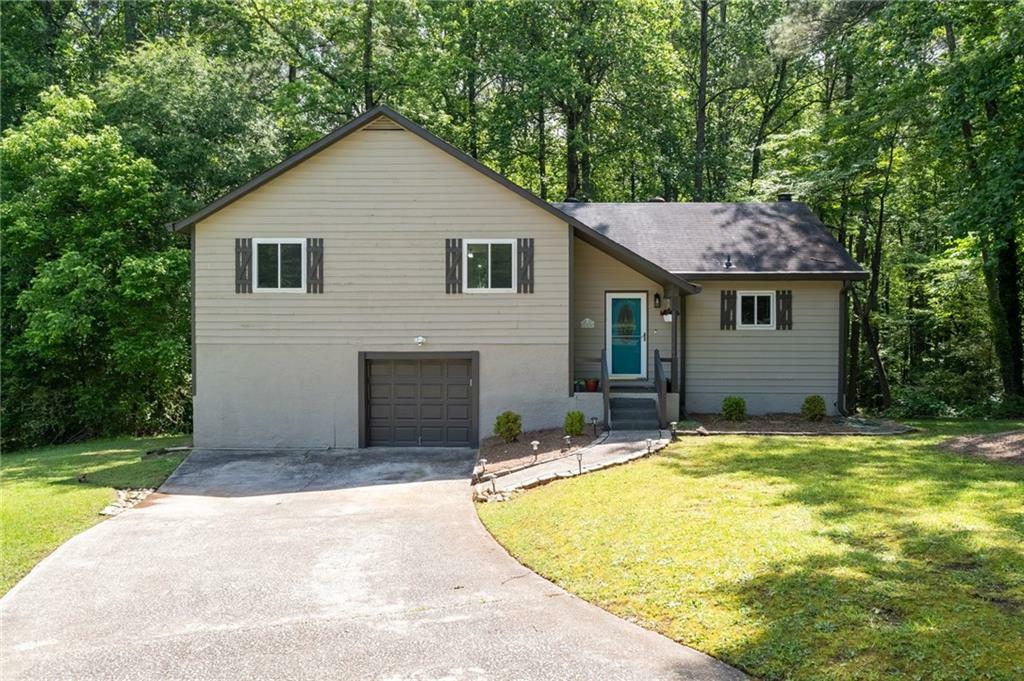 Property Photo: 880 Winfield Court SW GA 30060