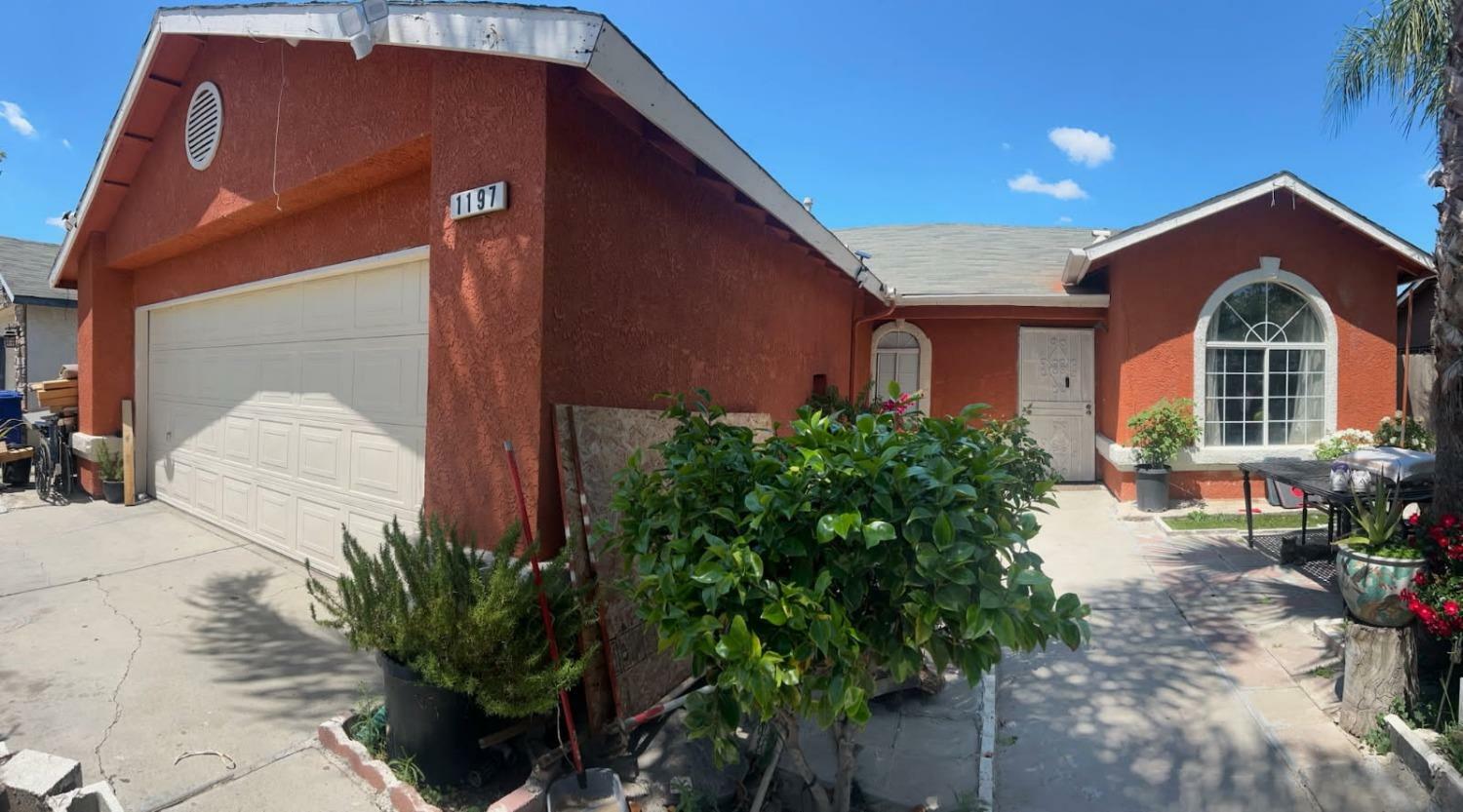 Property Photo: 1197 Mulberry CA 93648