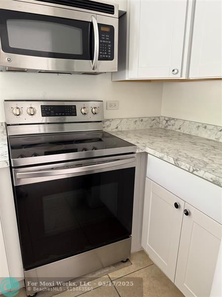 Property Photo: 1581 NE 34th Ct 111 FL 33334