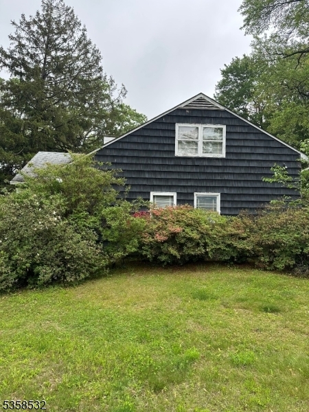 Property Photo: 33 Lawrence Brook Dr NJ 08816