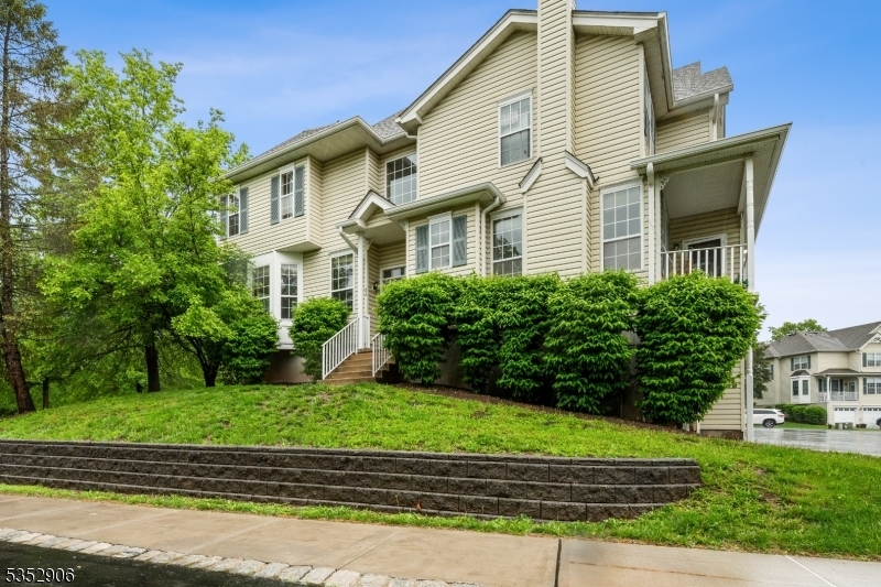Property Photo:  32 Stratton Ct  NJ 08822 