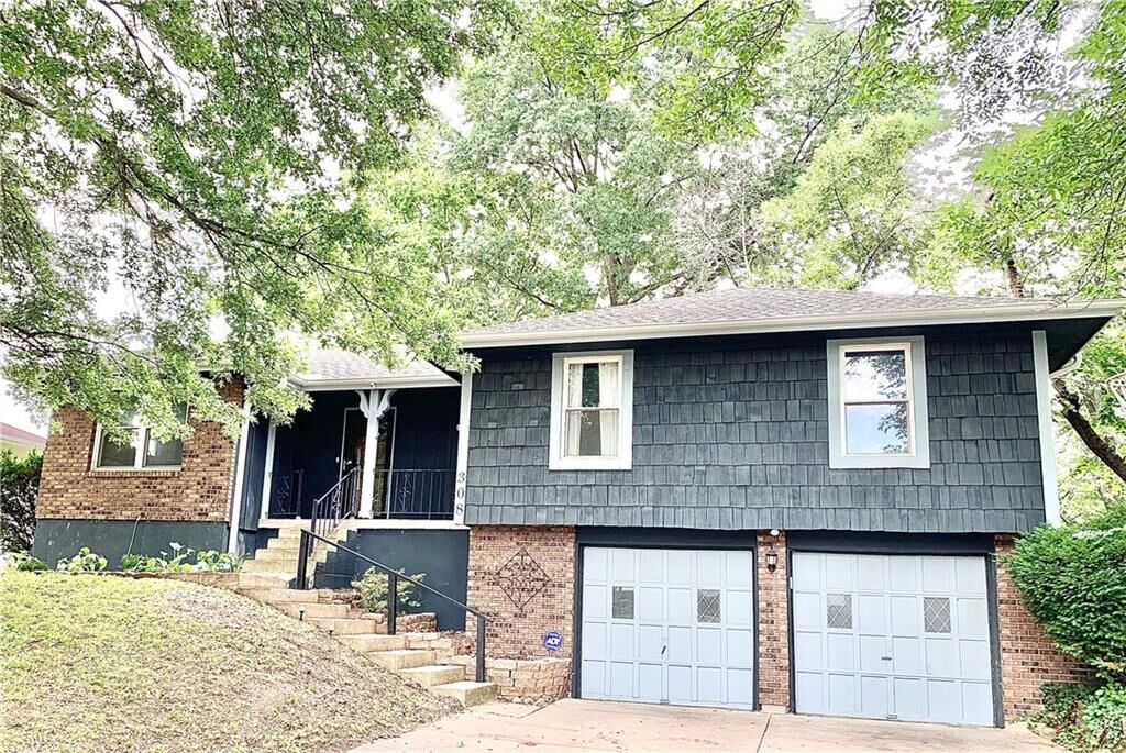 Property Photo:  308 NW Shamrock Avenue  MO 64081 