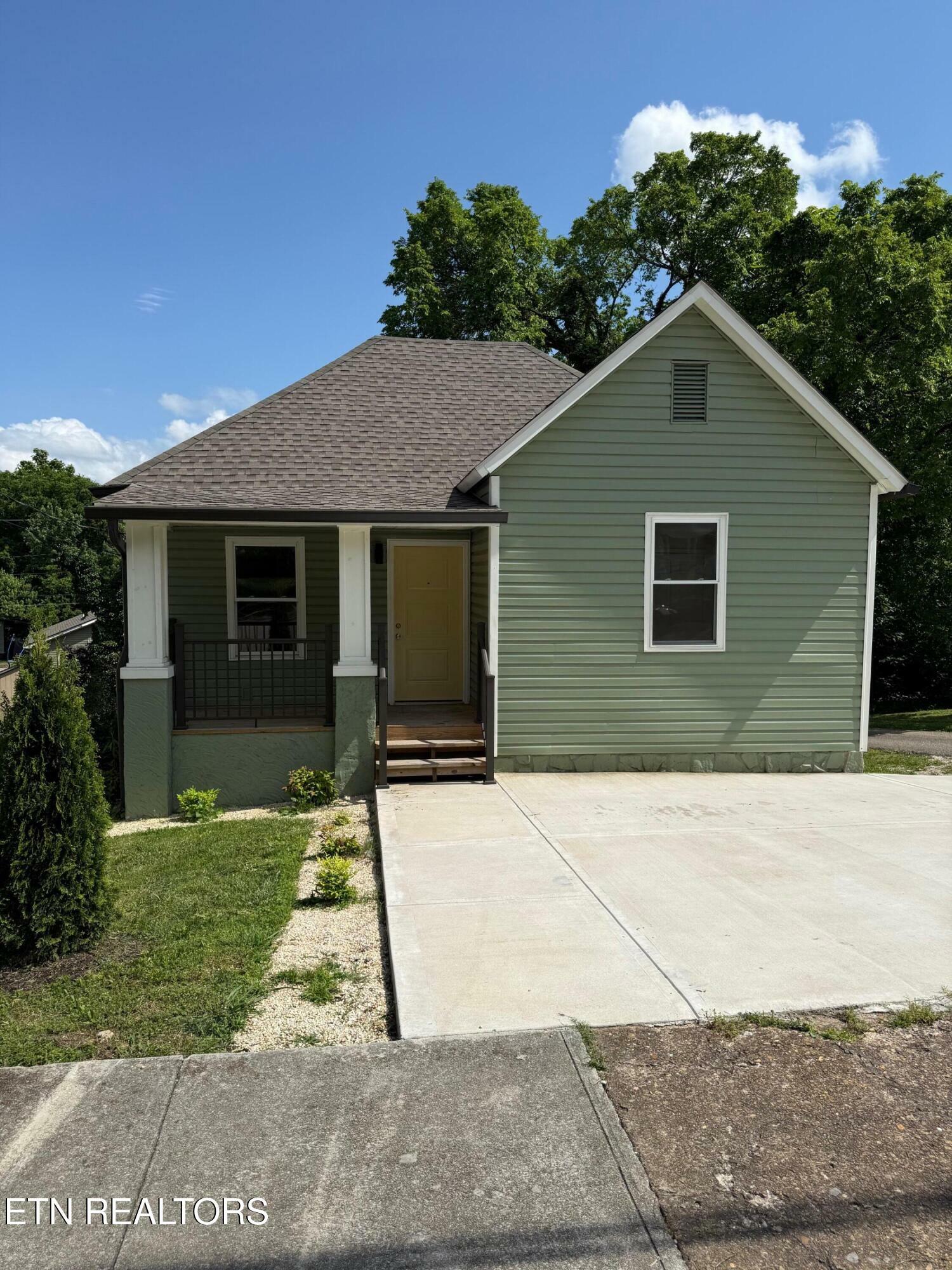 Property Photo: 2524 E Glenwood Ave TN 37917