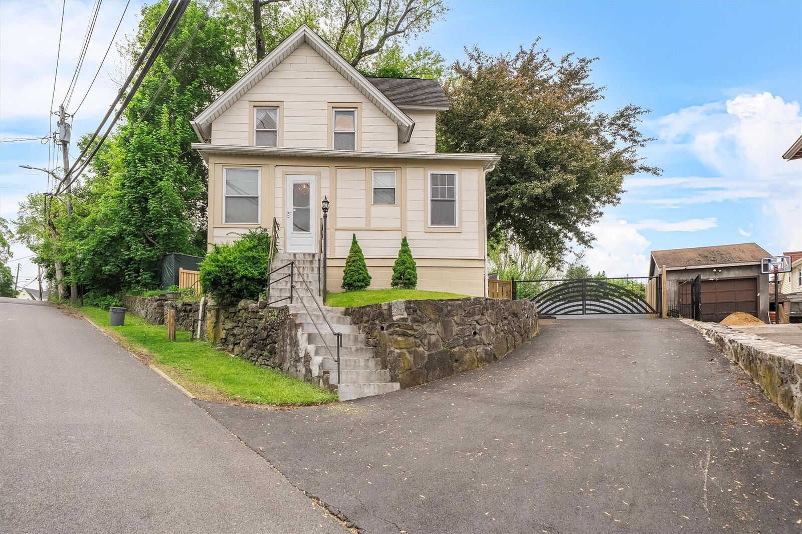 Property Photo:  1219 Maple Avenue  NY 10566 