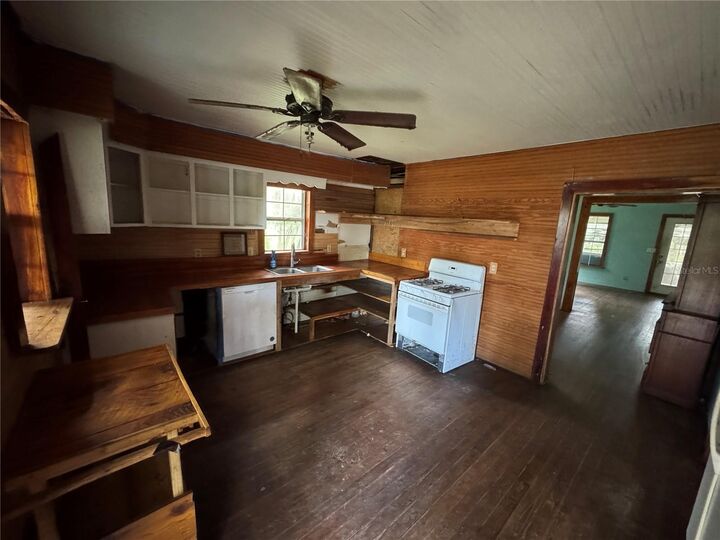 Property Photo: 850 Menton Road FL 32180