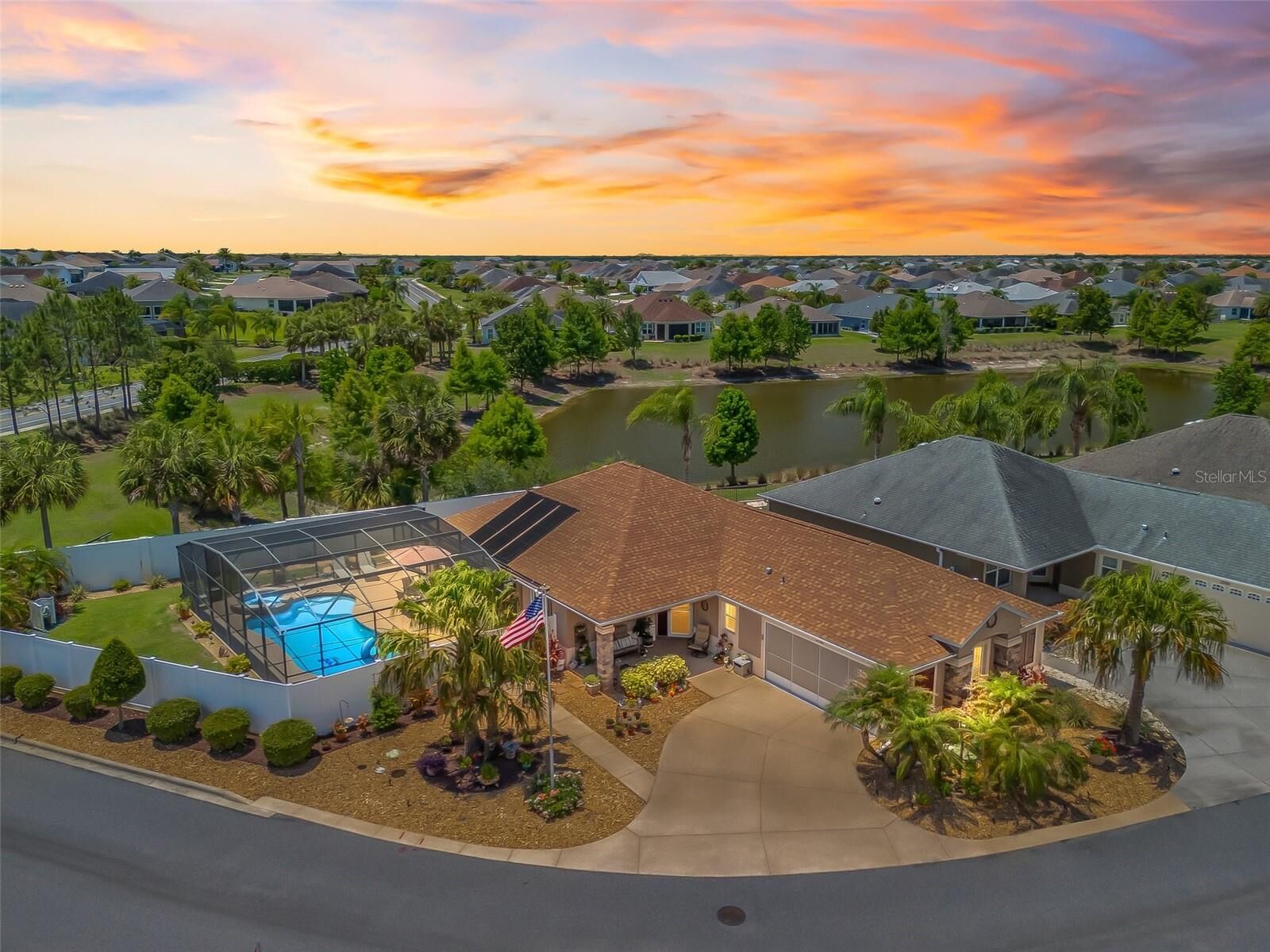 Property Photo: 2998 Kramer Court FL 32163