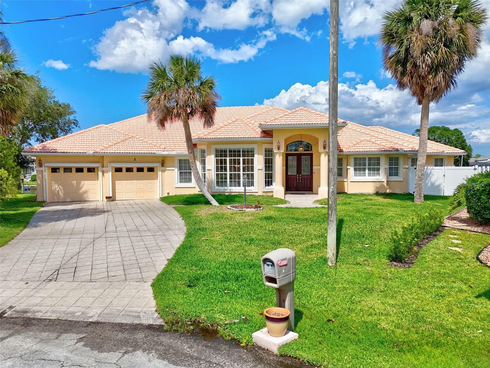 Property Photo: 8 Cayuse Court FL 32137