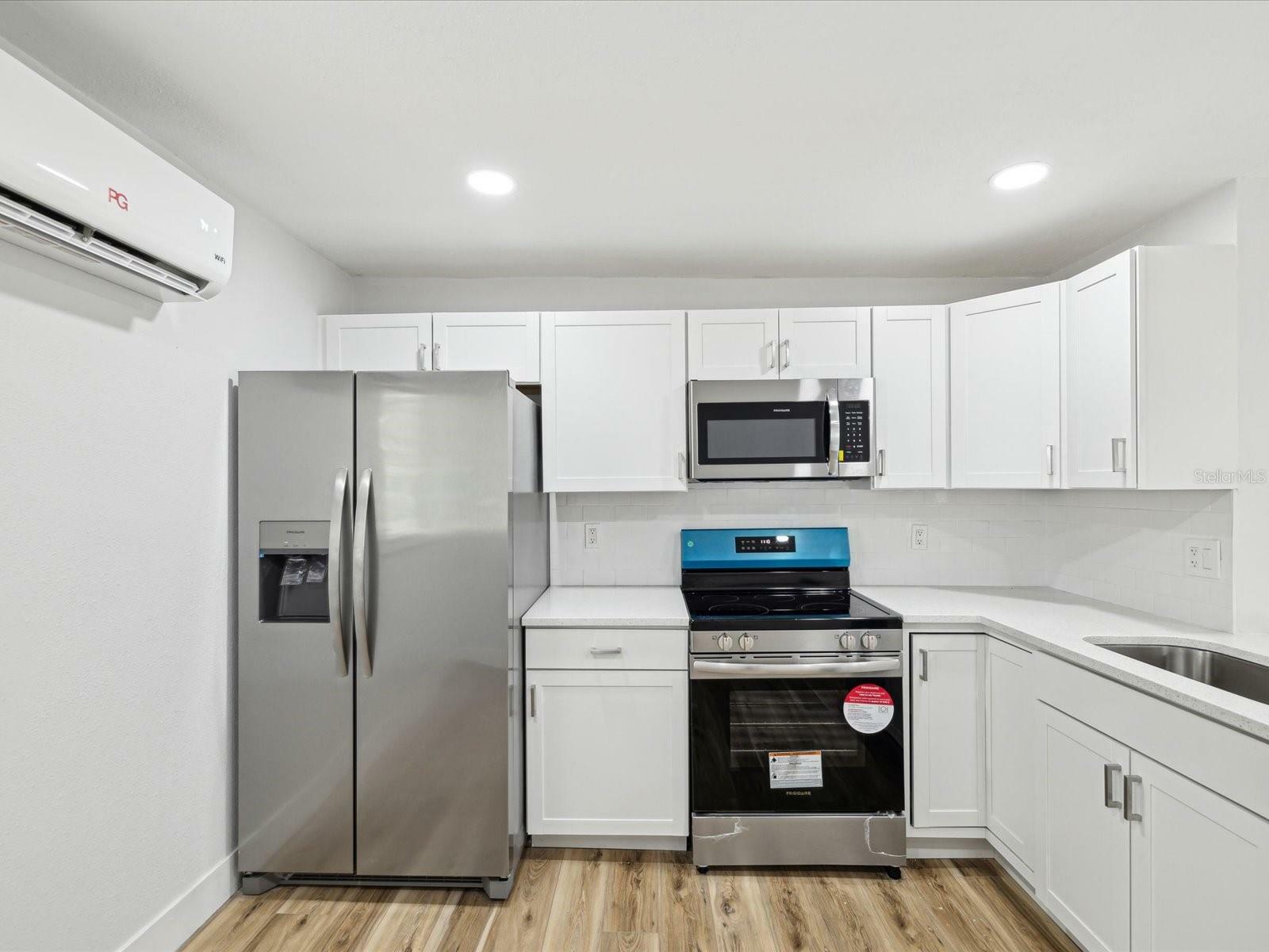 Property Photo: 7813 Cadillac Avenue FL 34667