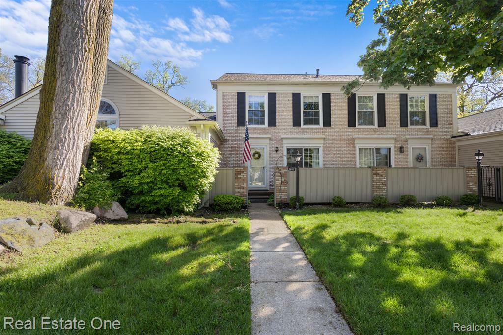 1202 King'S Cove Drive  Rochester Hills MI 48306 4219 photo