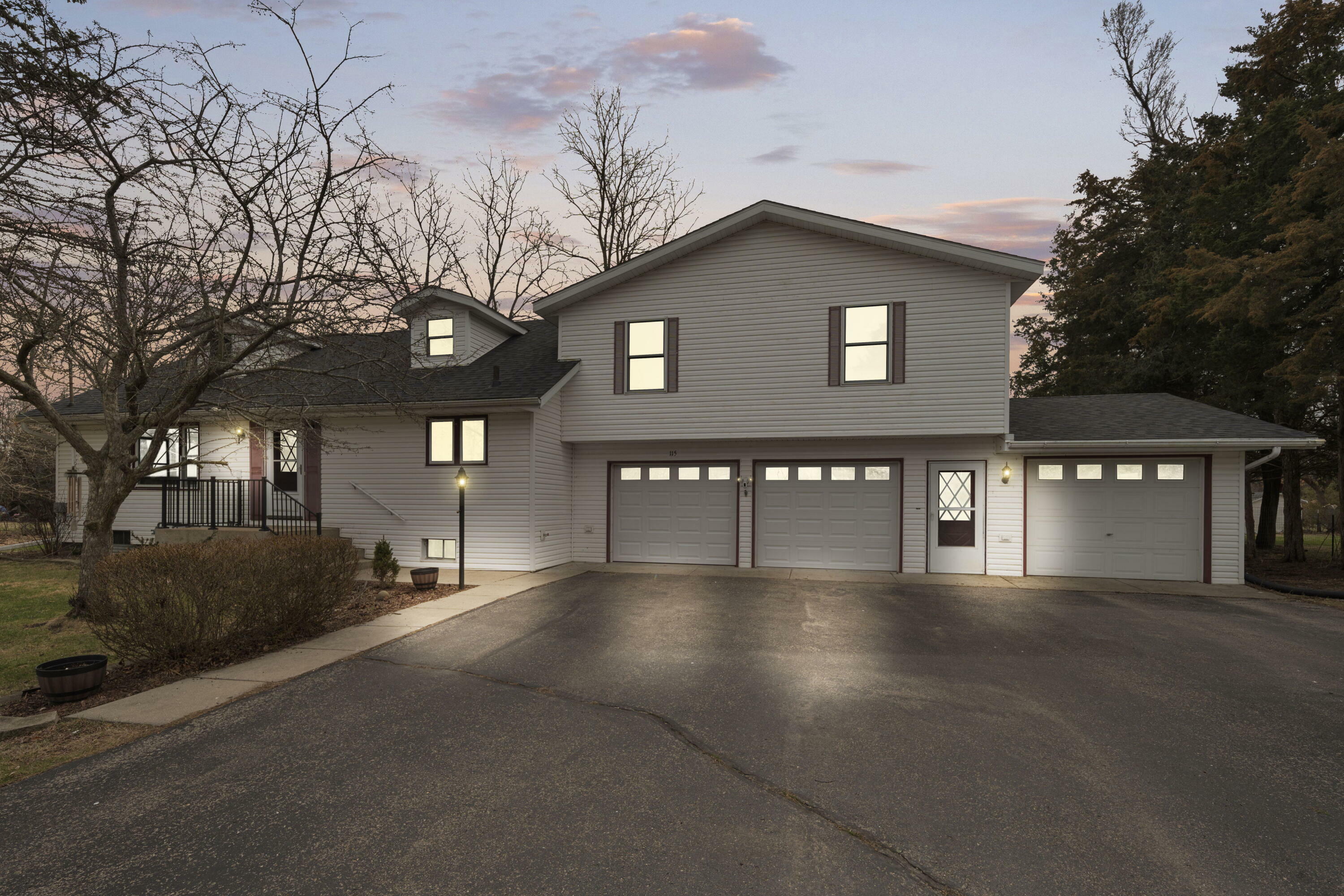 Property Photo: 115 Glenwood Dr WI 53191