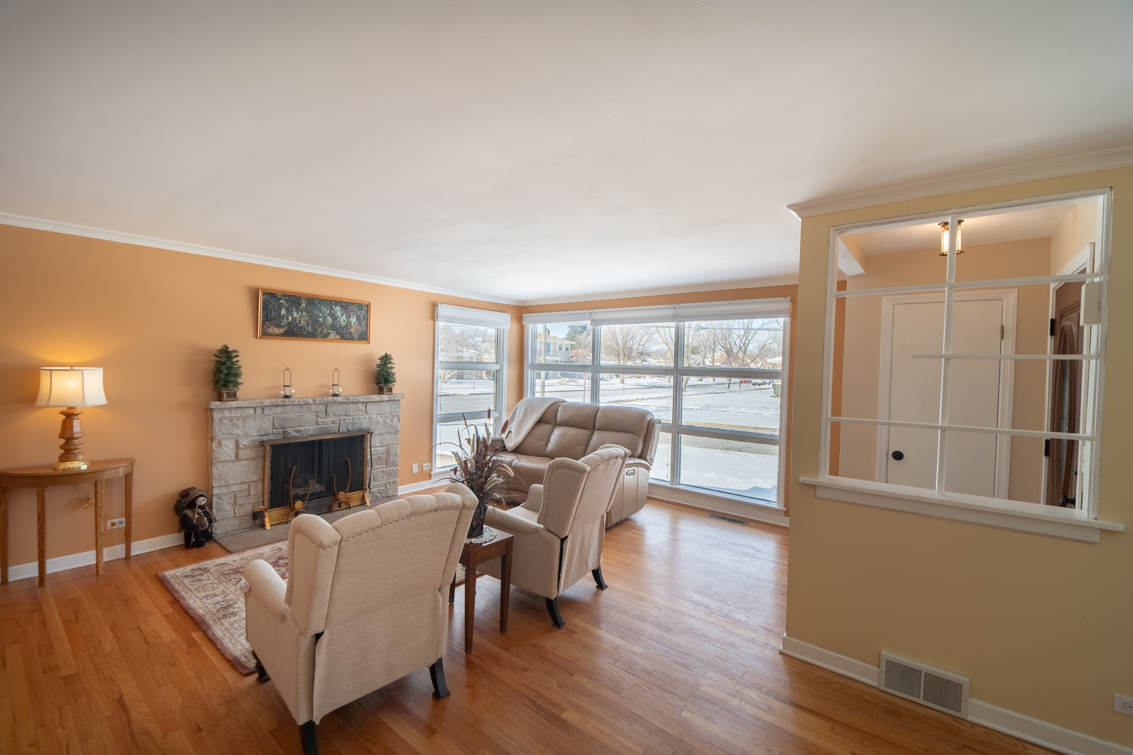 Property Photo: 1841 Hawthorne Avenue IL 60154