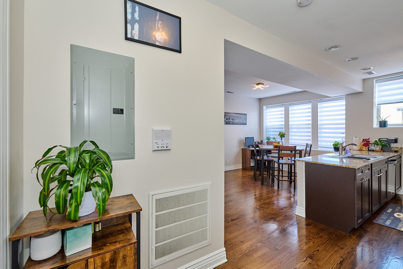 Property Photo: 2840 W Glenlake Street 3D IL 60659