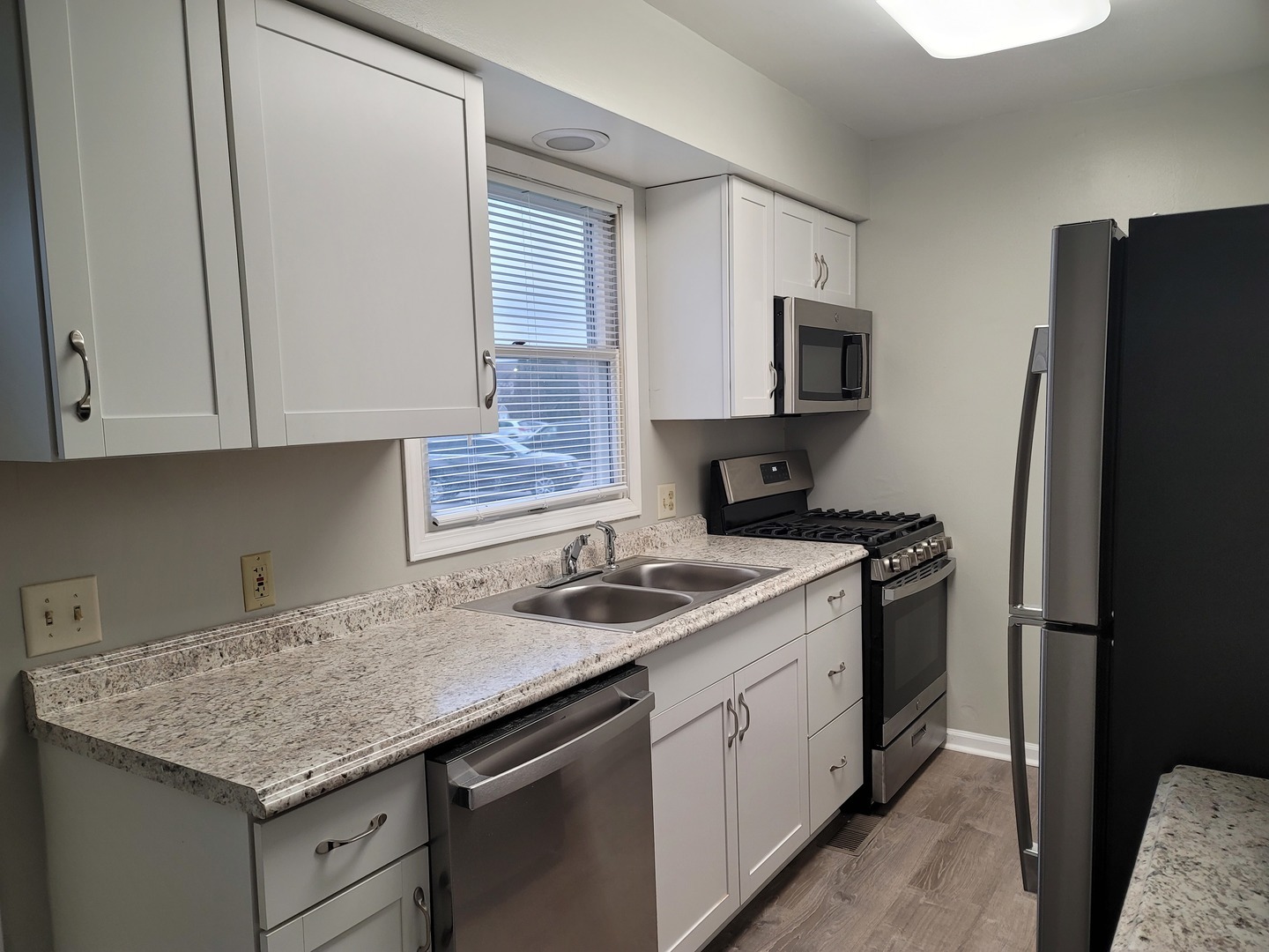 Property Photo: 112 Colonial Parkway D IL 60560