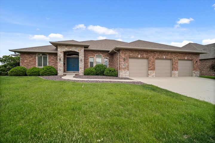 Property Photo: 3682 Yellowstone Drive IL 61761