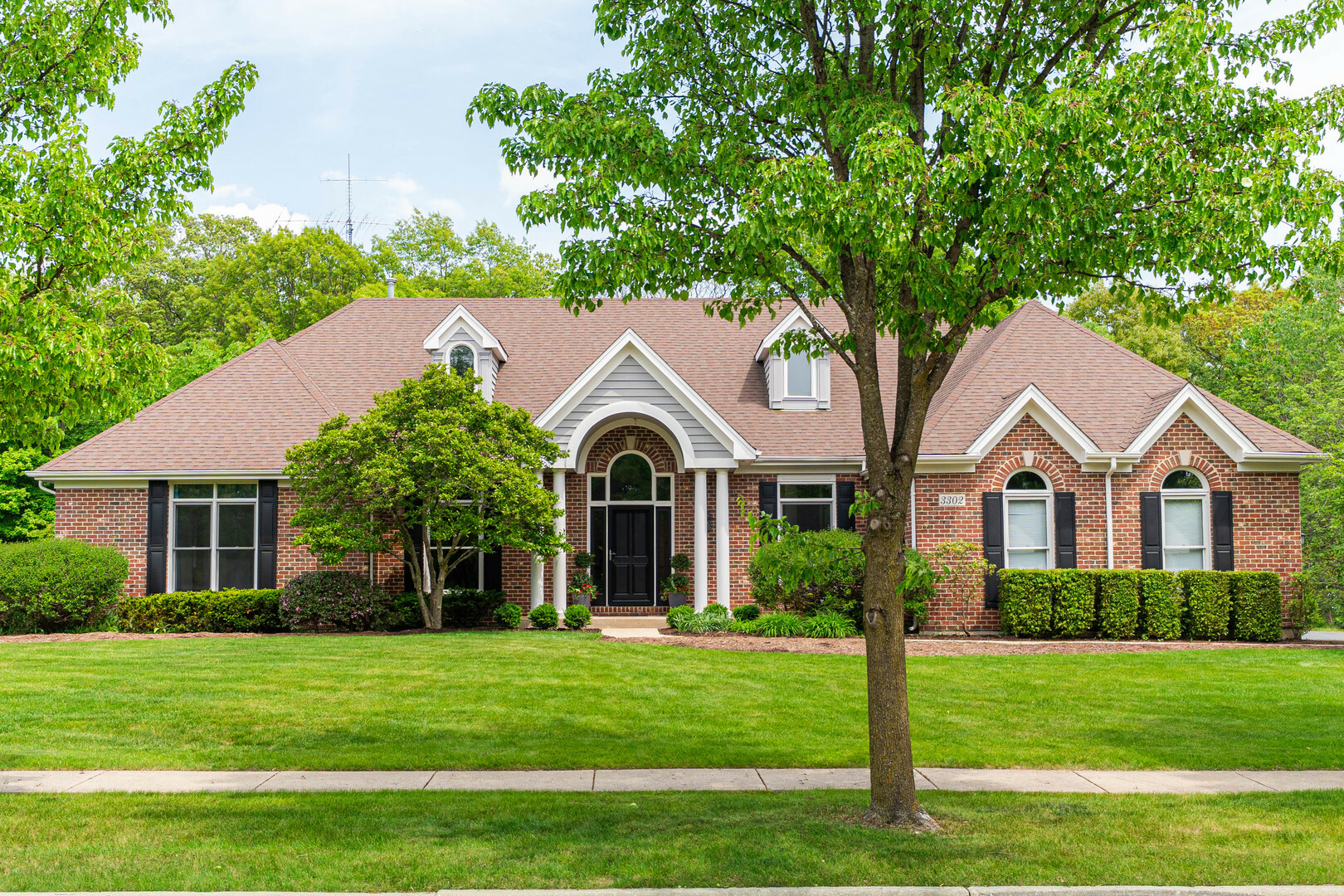 Property Photo: 3302 Greenwood Lane IL 60175