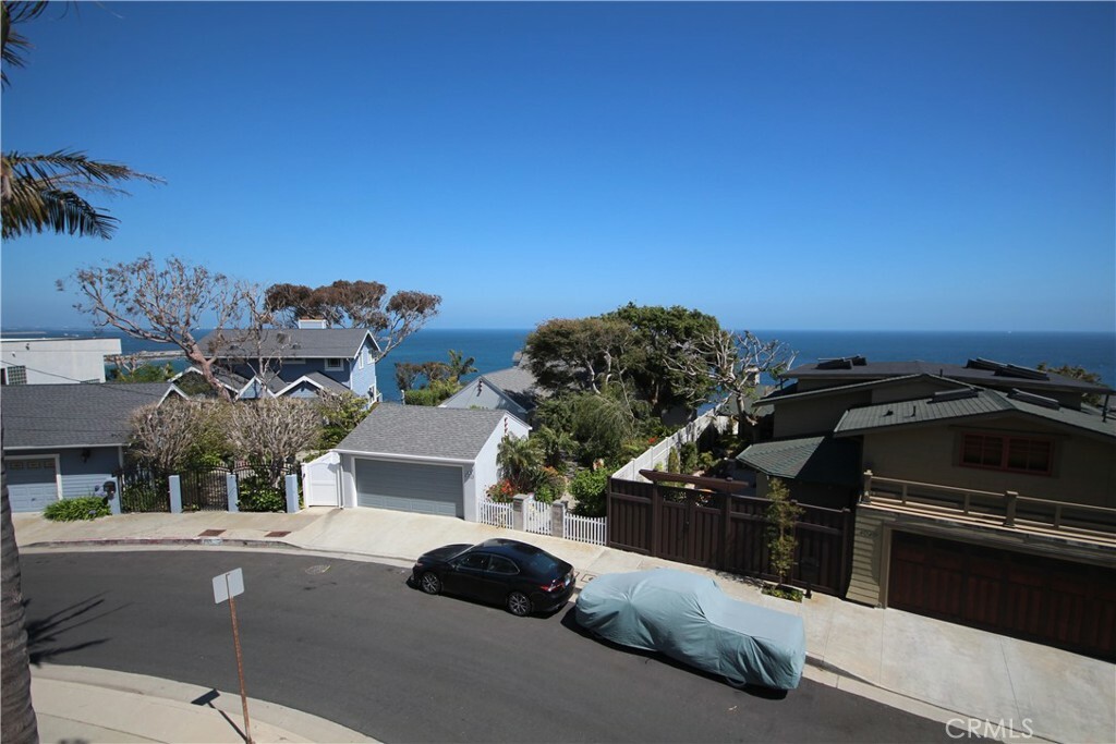 Property Photo:  4041 Bluff Place 2  CA 90731 
