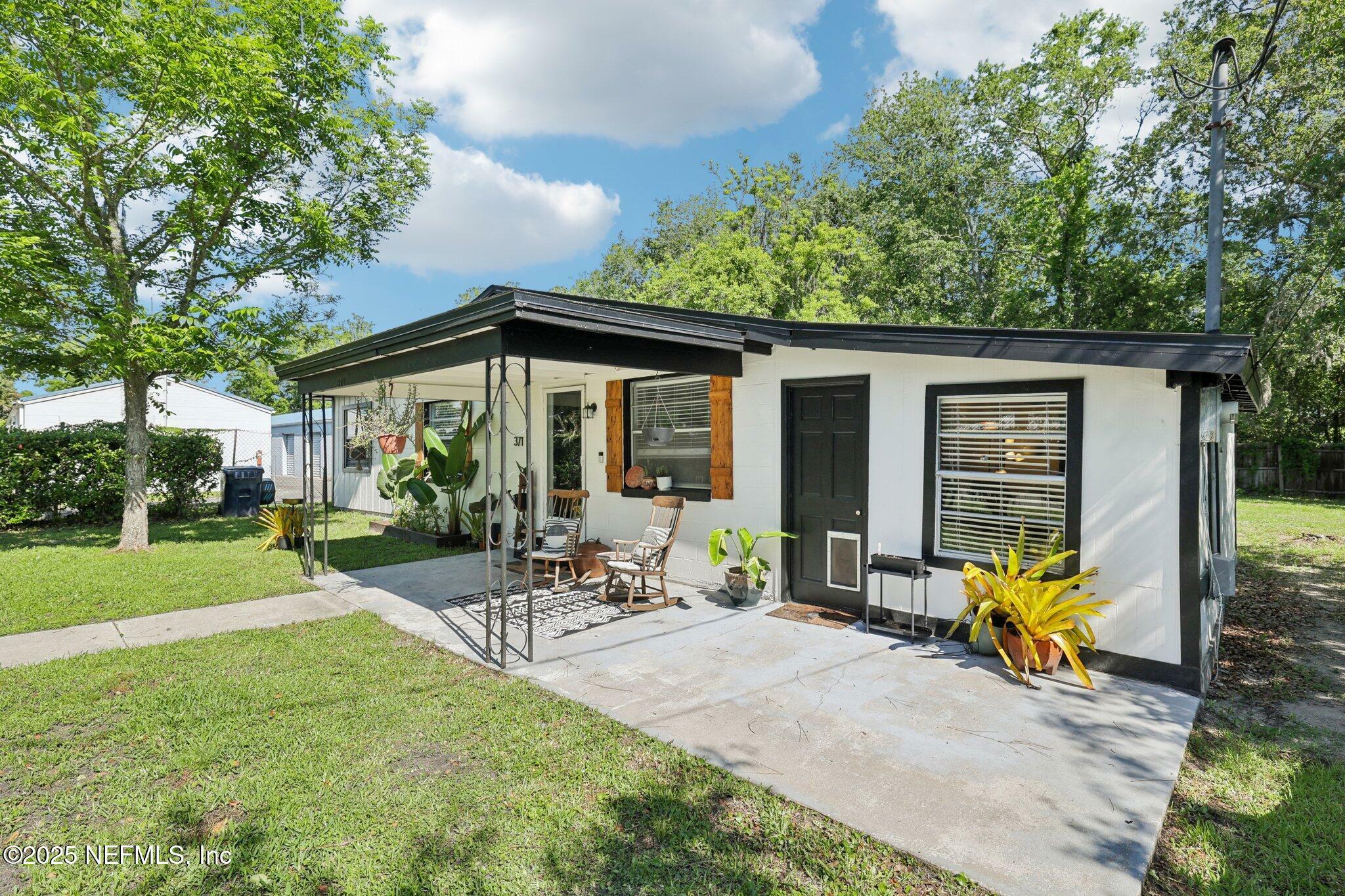 Property Photo:  371 Florida Avenue E  FL 32063 